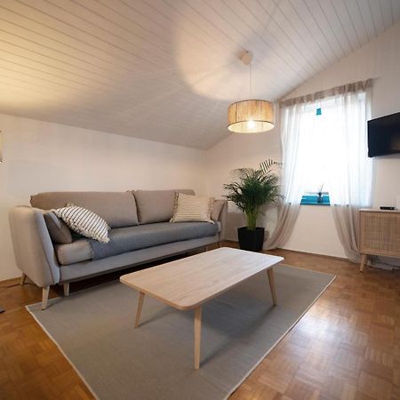 Modra Luna- Apartment With Terrace Izola Buitenkant foto