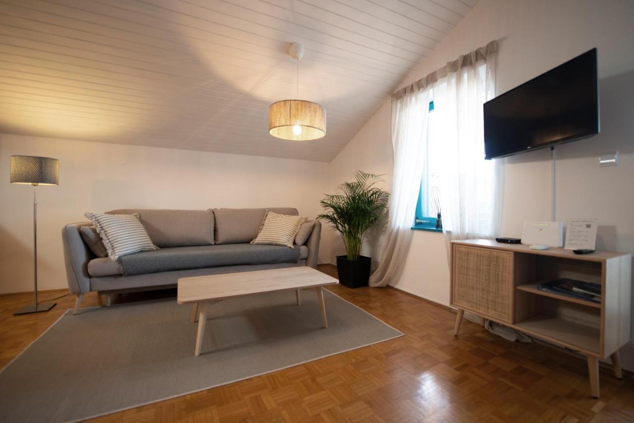 Modra Luna- Apartment With Terrace Izola Buitenkant foto