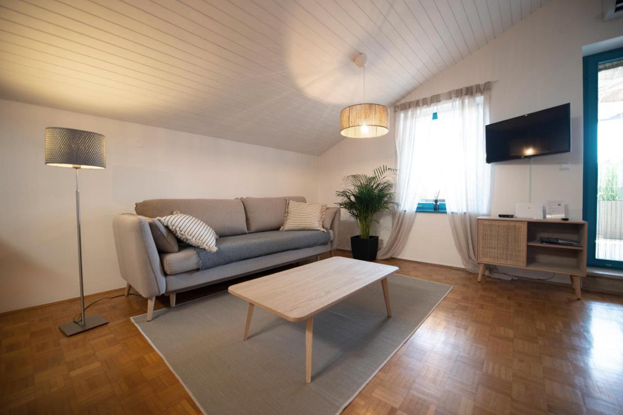 Modra Luna- Apartment With Terrace Izola Buitenkant foto